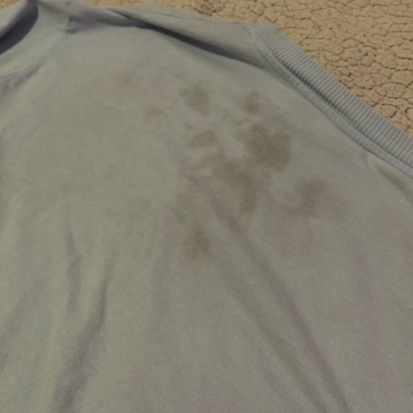 Oversized tee with a few stains. Brand - Cotton On. Size M - Picture 4 of 4